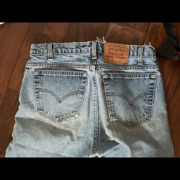 Distressed Levi jeans - Picture 3 of 3